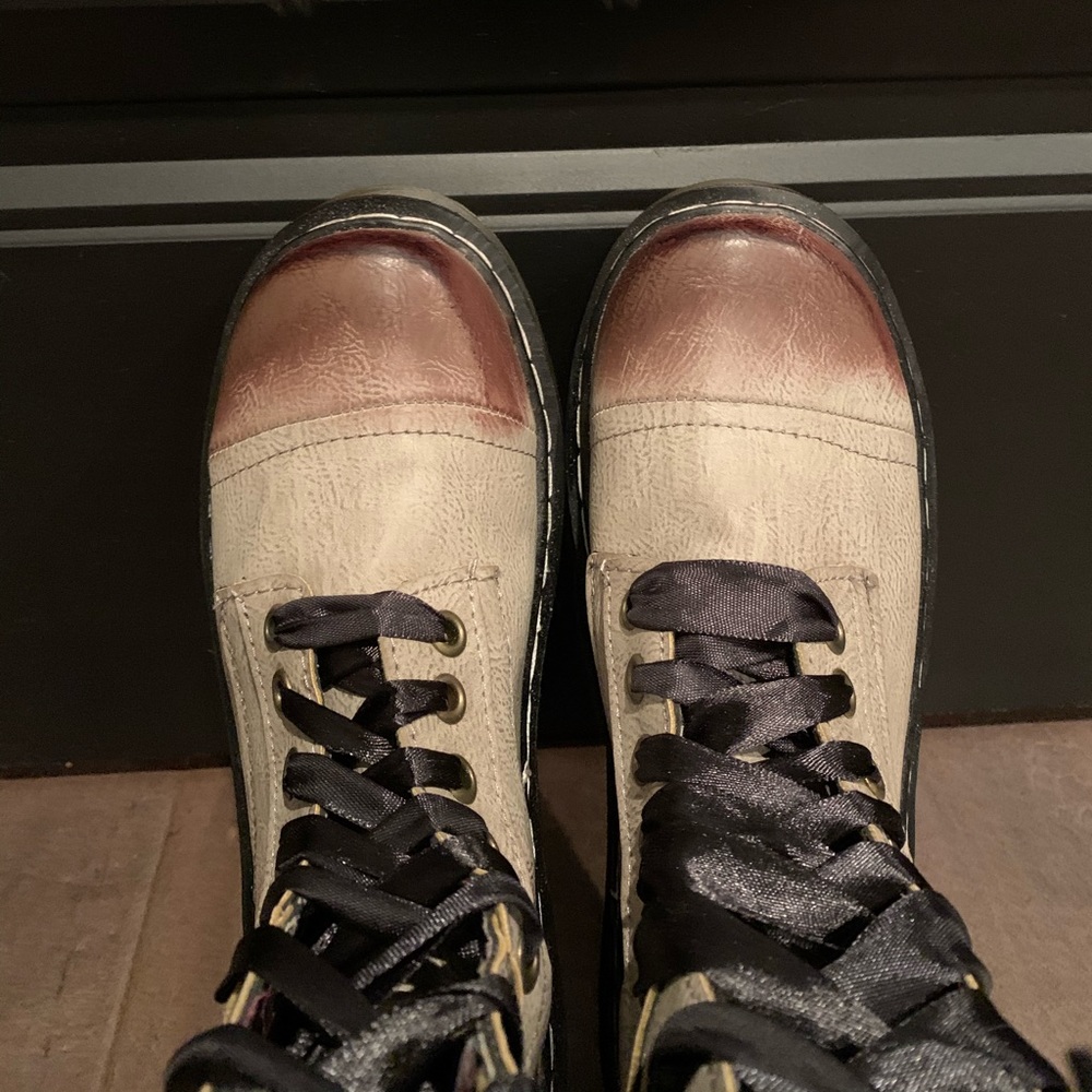 Women’s Lace-up Combat Boots - Picture 4 of 12